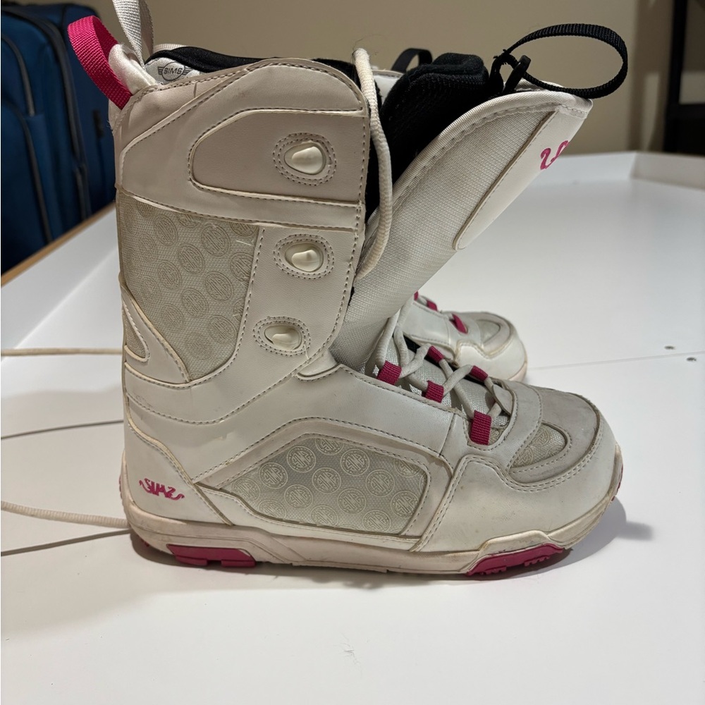 Women’s Sims Snow Boots - Cream and Pink
